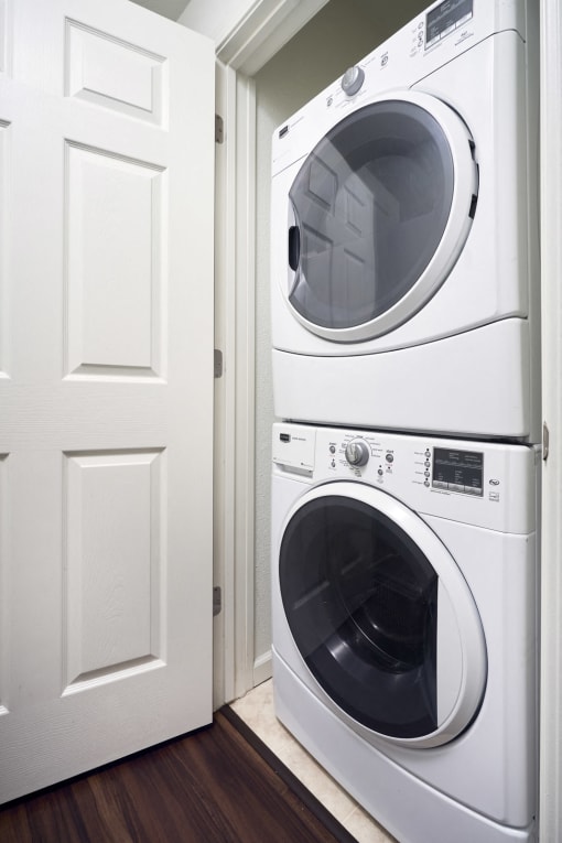 Washer/dryer closet