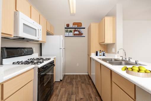 FountainGlen Stevenson Ranch apartment kitchen