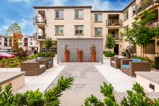 the preserve at ballantyne commons community courtyard
