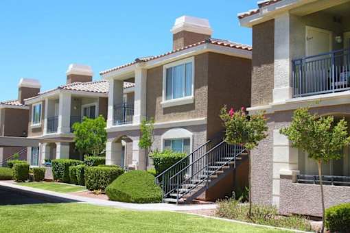 A row of houses with a clear blue sky above them at Avalon at Seven Hills Apartments, Henderson