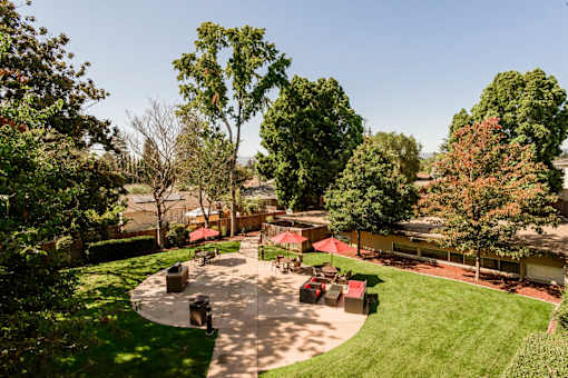 Courtyard With Bbq Area And Lush Gardens at Palo Alto Place, Palo Alto, California