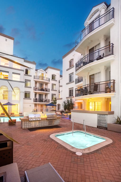 Dog-Friendly Apartments at The Preston Miracle Mile Apartments, Los Angeles, 90036