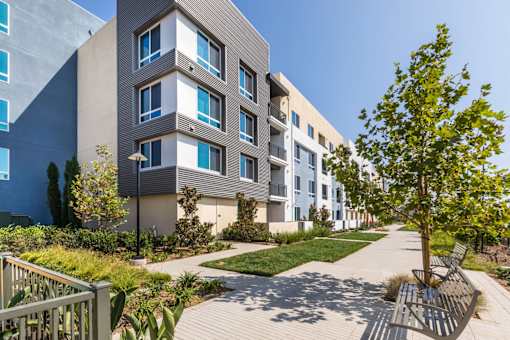 Exterior Landscape at Rize Irvine, Irvine, CA