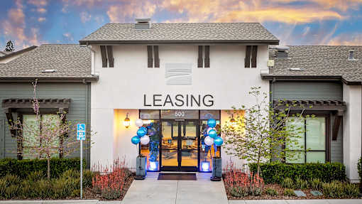 The strand leasing office