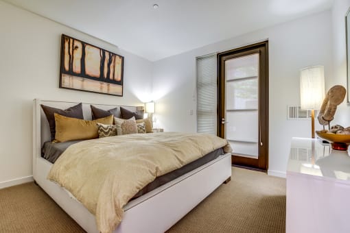 Mission Bay San Fransisco, CA Apartments - Bedroom With Plush Carpeting and Modern Decor