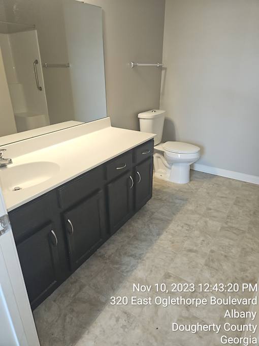 A bathroom with a toilet, sink, and bathtub.