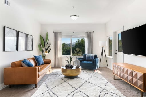 Spacious Living Room at Mosaic on the River Apartments, Washington, 99352