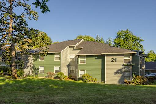 Green Landscape at Commons at Dawson Creek Apartments, Hillsboro, 97124