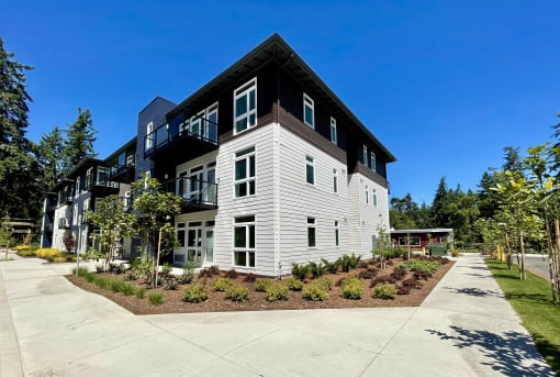 Outside Walking Path at Commons on the Tualatin River, Tualatin, OR, 97062