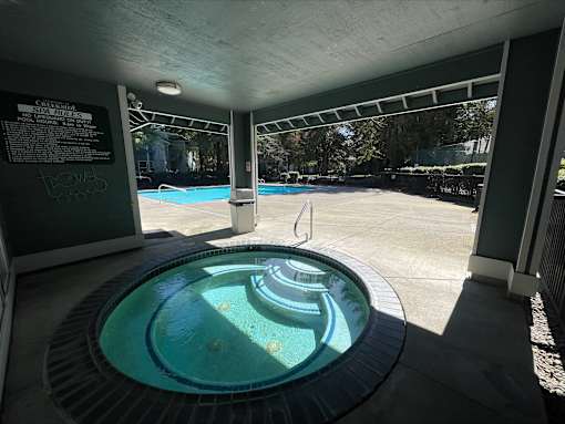 Hot tub at Commons at Creekside Apartments, Oregon, 97123