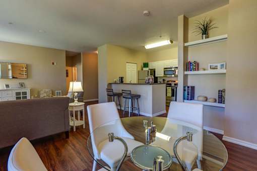 Elegant Dining Space at Commons at Verandas in Tanasbourne Apartments, Hillsboro, OR, 97124