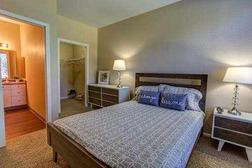 Large Bedroom at Commons at Verandas in Tanasbourne Apartments, Hillsboro, 97124