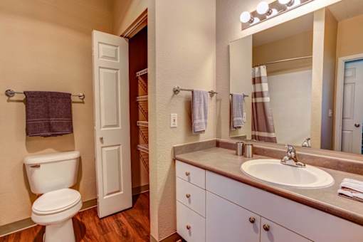 Luxurious Bathroom at Commons at Verandas in Tanasbourne Apartments, Hillsboro, Oregon