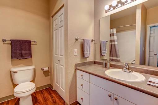 Modern Bathroom at Commons at Verandas in Tanasbourne Apartments, Hillsboro
