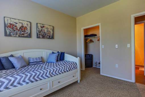 Small Bedroom at Commons at Verandas in Tanasbourne Apartments, Hillsboro, OR