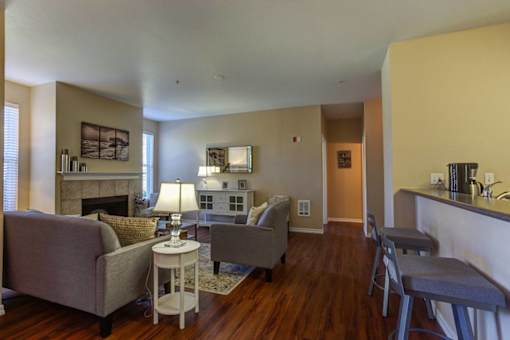 Large Living Area at Commons at Verandas in Tanasbourne Apartments, Hillsboro, OR