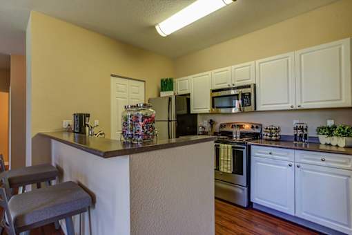 Gourmet Kitchen at Commons at Verandas in Tanasbourne Apartments, Hillsboro, 97124