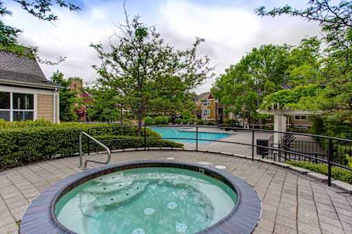 Hot Tub at Commons at Verandas in Tanasbourne Apartments, Hillsboro
