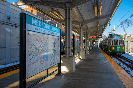 A train station with a map of the Green Line/Tufis.