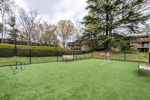 on site private dog park for resident pets