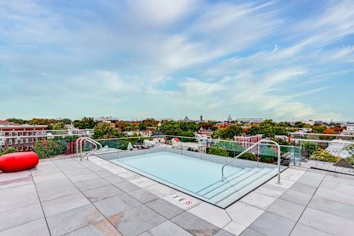 The Stanton rooftop infinity pool