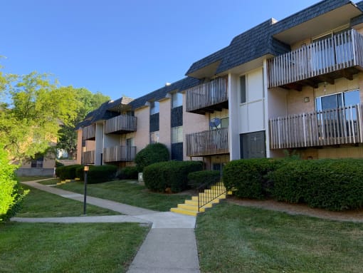 exterior balcony side at Lexington Square in Independence, MO