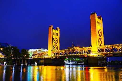 Sacramento's Tower Bridge photographed at night