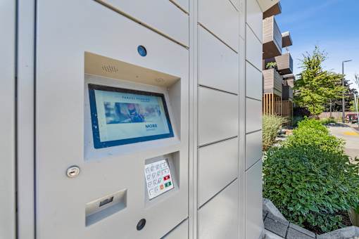 A parking meter with a screen and a keypad.