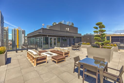 O2 Apartments Rooftop Courtyard with Tables and Chairs