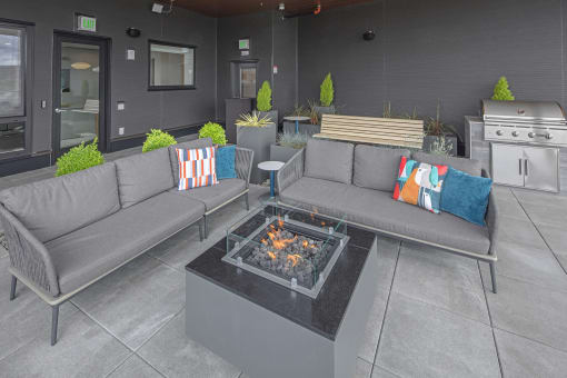 ArcCentral_Beaverton_OR_Amenity_CommunityRoomCouch
