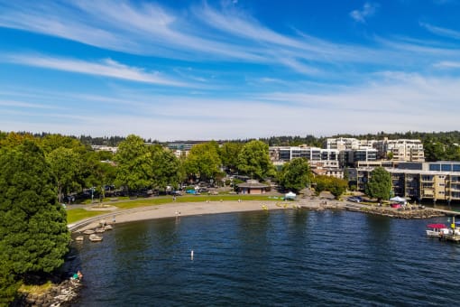 Voda Apartment Kirkland Marina Beachfront