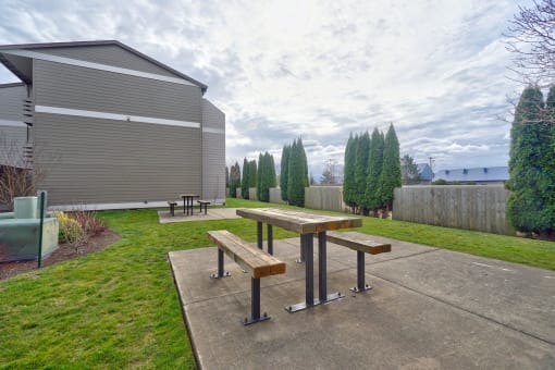 Parc East Apartments Outdoor Courtyard