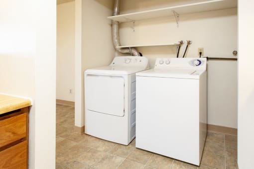 Arborpointe Apartments Laundry Room