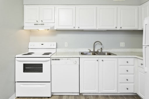 SITE Scottsdale Apartments Classic Kitchen with White appliances