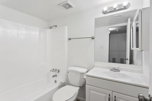 SITE Scottsdale Apartments Classic bathroom with white cabinets