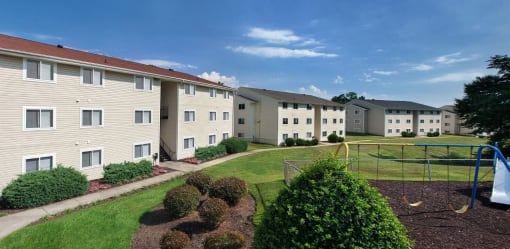 Colonial Ridge Apartments in Colonial Heights, VA Exterior and Playground