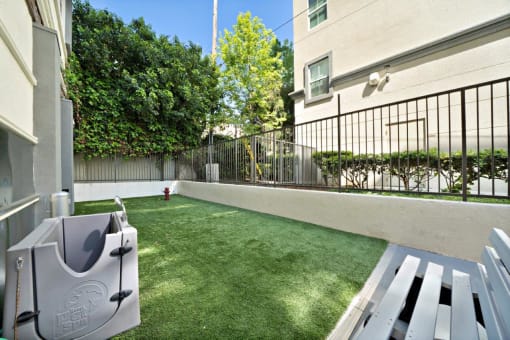 Boulevard on Wilshire Dog Park Area