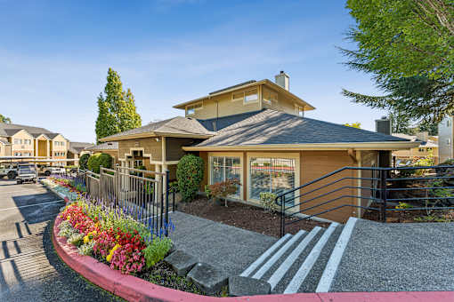 A house with a front yard and a driveway.