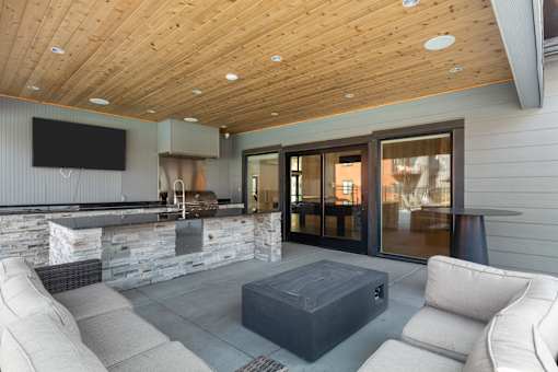 Vicinity at Horn Rapids Apartments Outdoor Lounge