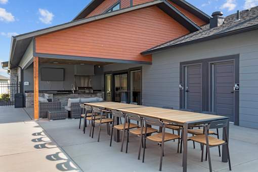 Vicinity at Horn Rapids Apartments Outdoor Entertainment Table