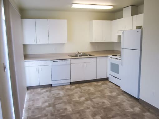 Kent Manor Apartments Kitchen Counters, Cabinets, and Appliances