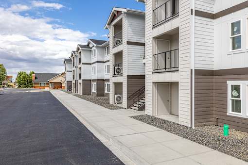 the enclave townhomes apartments