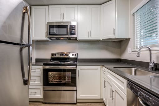 TrailView Apartment Homes in Concord, California Kitchen