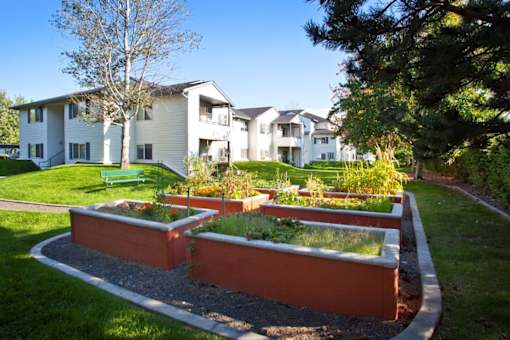 Village on Broadway Apartments in Spokane Valley, Washington Garden