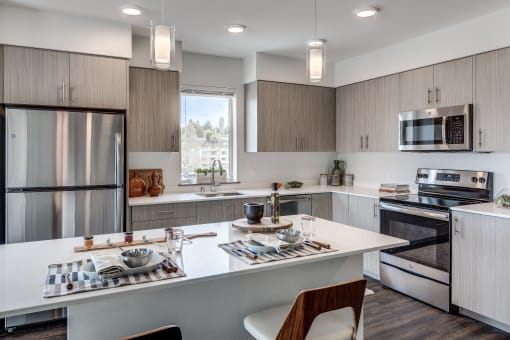 Voda_Kirkland_WA_Apartment_KitchenAndDiningRoom