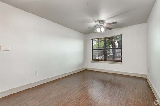 Room with wooden flooring at Hickory Street Lofts Apartments, Denton, TX, 76201