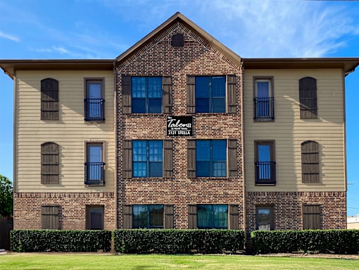 Property Exterior at The Talon, Denton, 76209