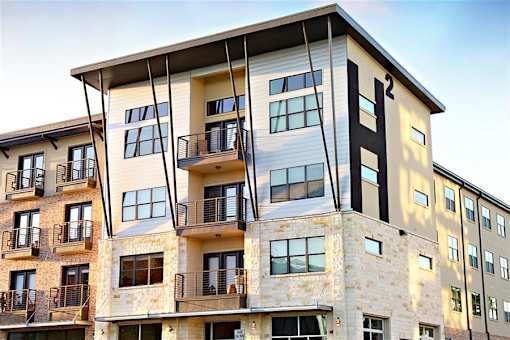 Building with balconies at H Squared Apartments, Texas, 76201