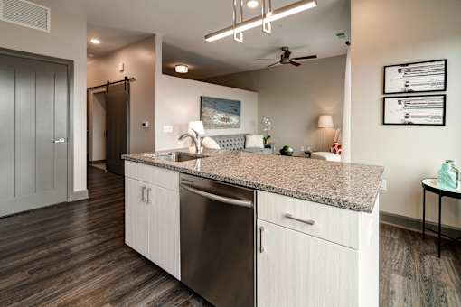 Open concept kitchen at 985 High Apartments, Ohio, 43201
