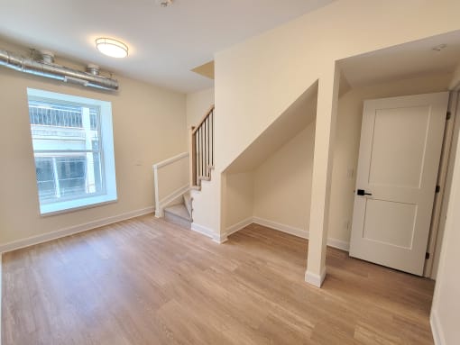 168 Wellington Street, Suite 308